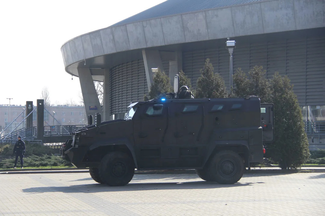 Ćwiczenia służb specjalnych na stadionie ŁKS-u