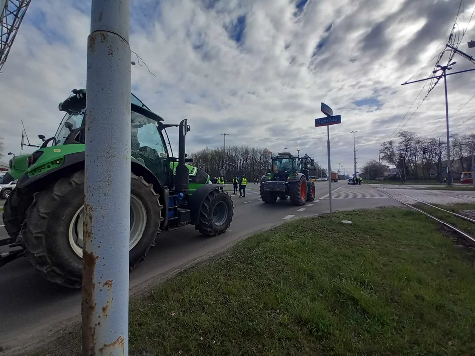 Uwaga kierowcy. Protest rolników na Aleksandrowskiej. Przyjechali najbogatsi?