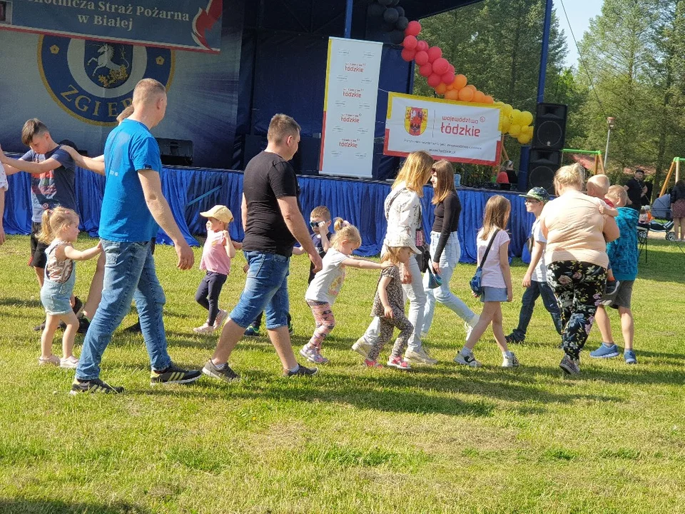 Piknik Strażacki w Dzierżąznej pod Zgierzem. Piękna pogoda i mnóstwo atrakcji, muzyki i dobrego jedzenia [zdjęcia]