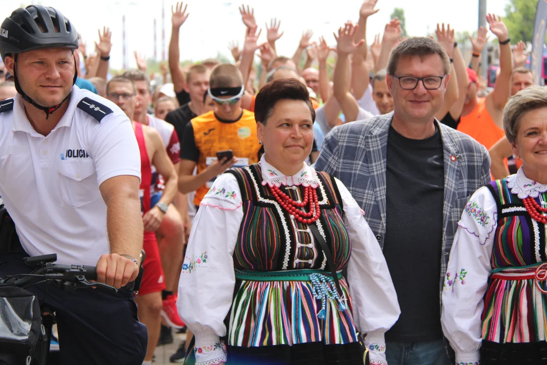 Piknik rodzinny "Bezpieczne Wakacje z Mundurem" pod Atlas Areną