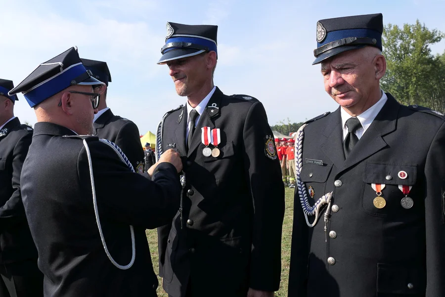 Strażacy świętowali 100-lecie jednostki. Podczas jubileuszu wręczono medale [FOTO] - Zdjęcie główne