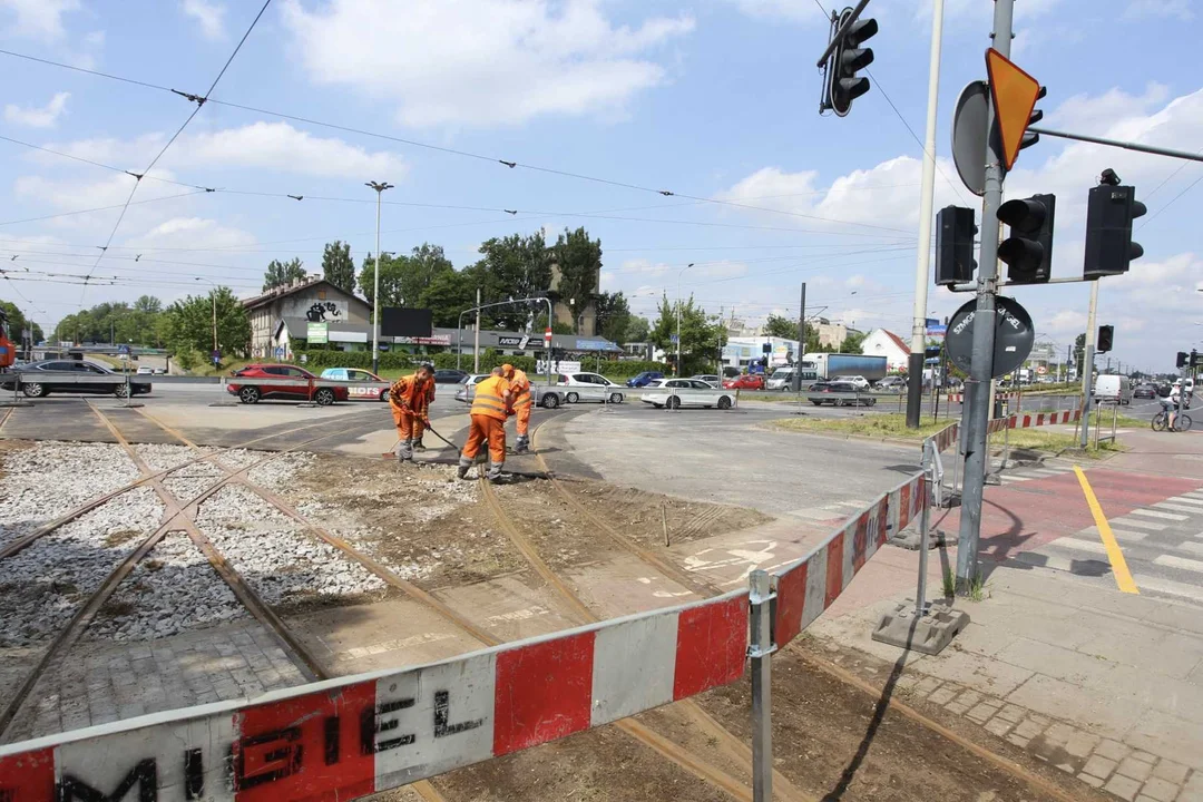 Po alei Włókniarzy zamiast tramwajem, pojedziemy autobusem zastępczym