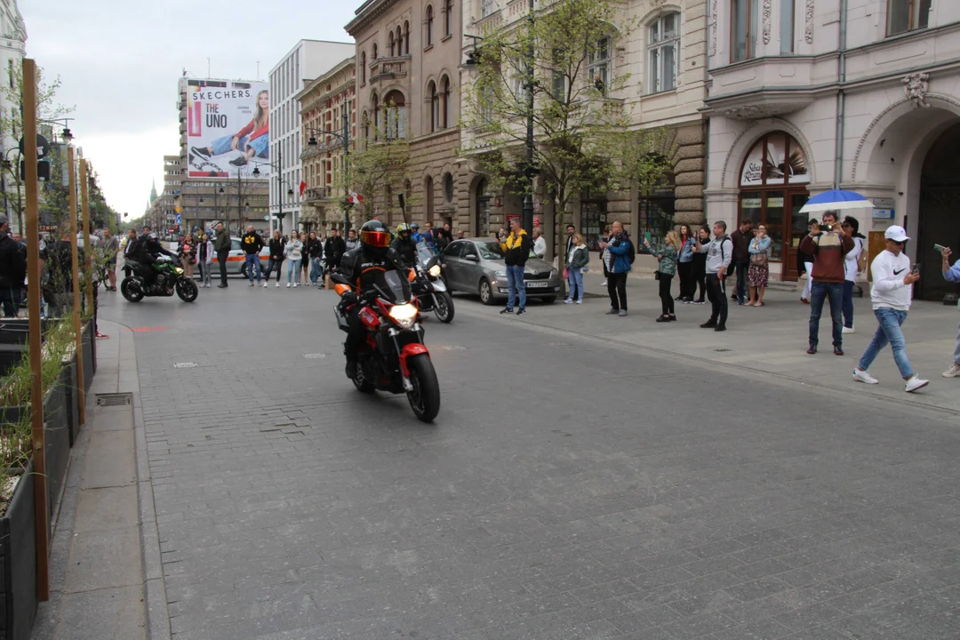 Wielka parada motocyklowa na ulicy Piotrkowskiej w Łodzi