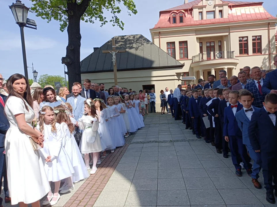 Dzieci przyjmowały Pierwszą Komunię Świętą w kościele pw. św. Anny w Łodzi [galeria]