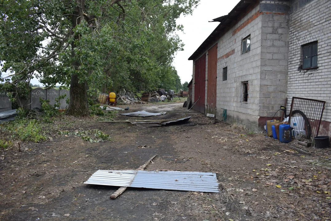 Zawalone budynki i zerwane dachy - wystarczyło kilka minut