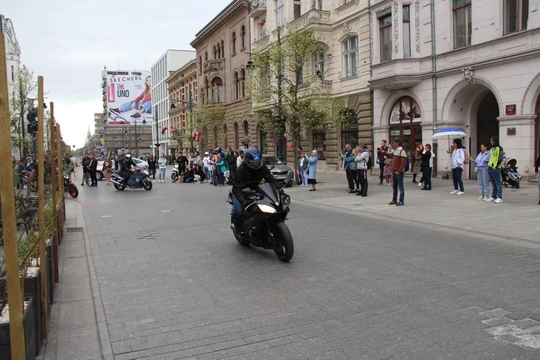 Wielka parada motocyklowa na ulicy Piotrkowskiej w Łodzi