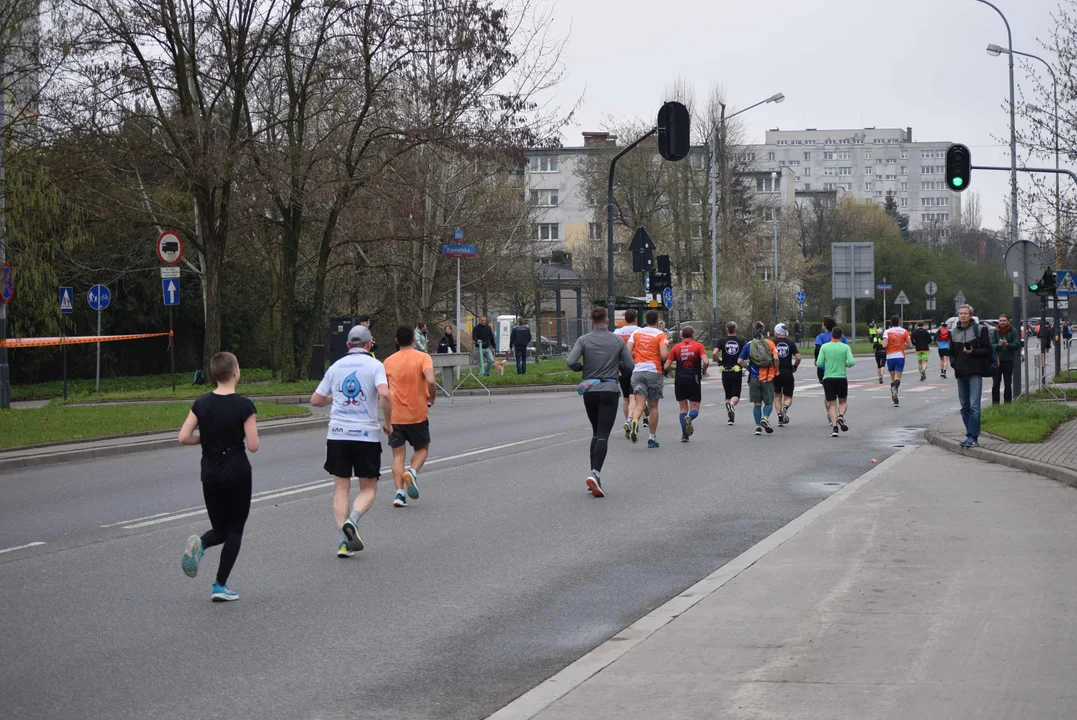 DOZ Maraton ulicami miasta. Zobacz zdjęcia z biegu głównego