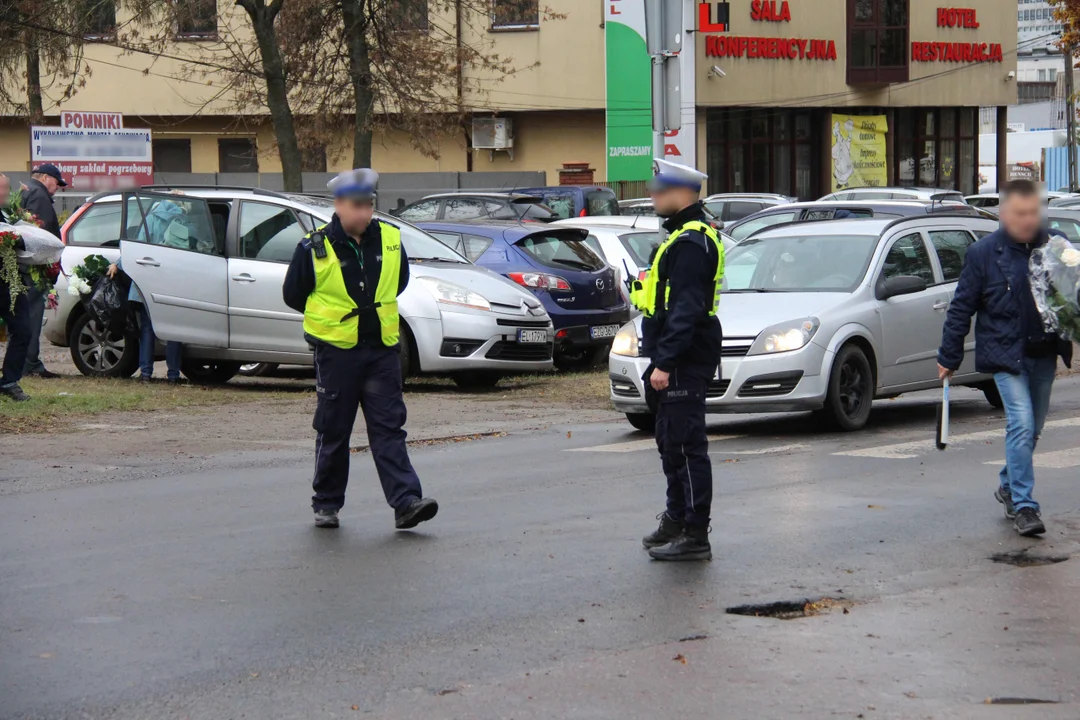 Wszystkich Świętych 2023 - korki wokół łódzkich cmentarzy