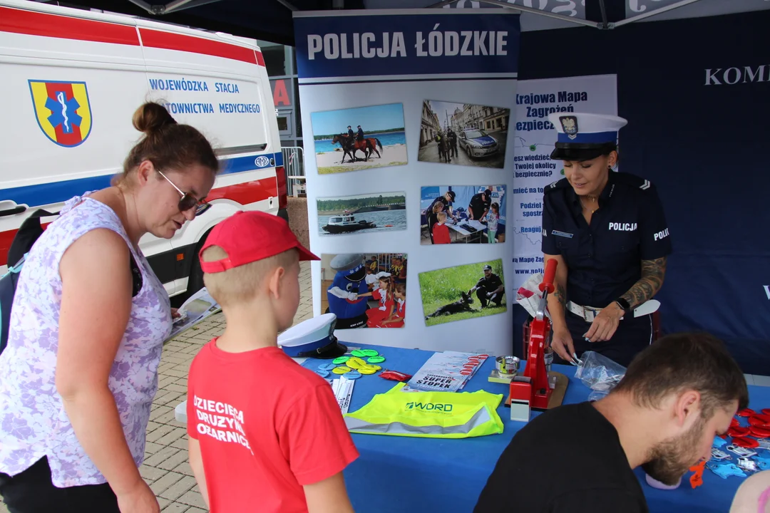 Piknik rodzinny "Bezpieczne Wakacje z Mundurem" pod Atlas Areną