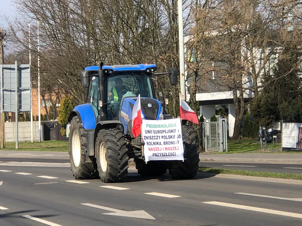 Protest rolników w Łodzi - skrzyżowanie Aleksandrowska/Szczecińska