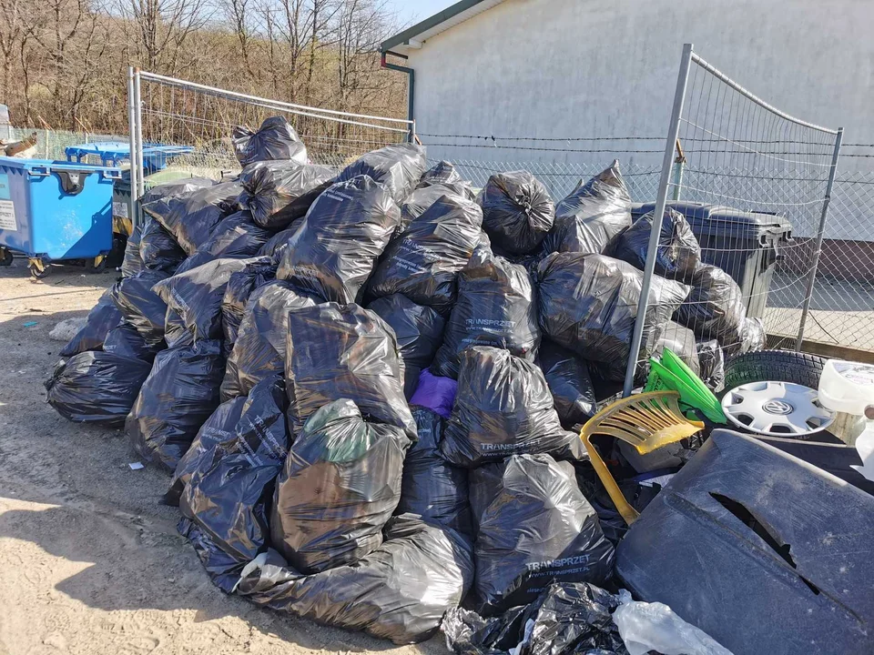 GDDKiA z ważnym apelem do kierowców. Chodzi o śmieci