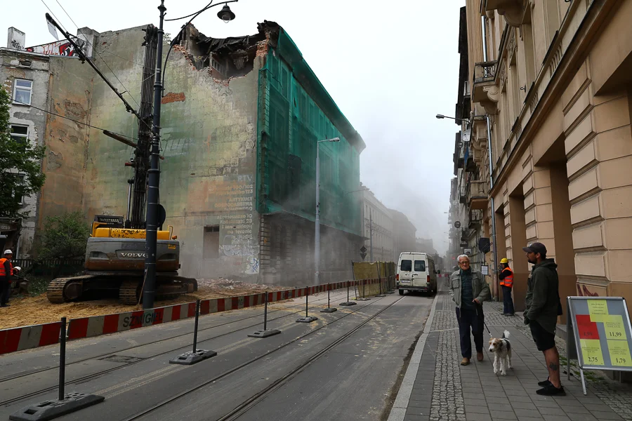 Kamienica przy Kilińskiego 49, w końcu, zostanie zburzona. Wiemy kiedy wrócą tramwaje