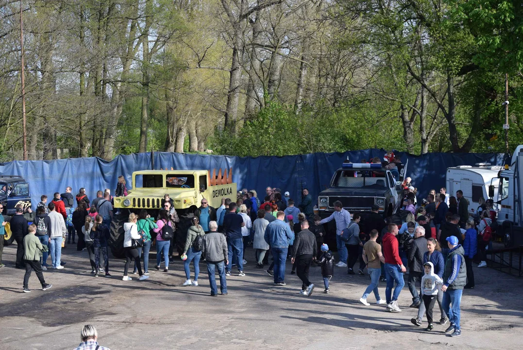 Giganty na czterech kołach zrobiły duże show! Widowiskowy pokaz monster trucków