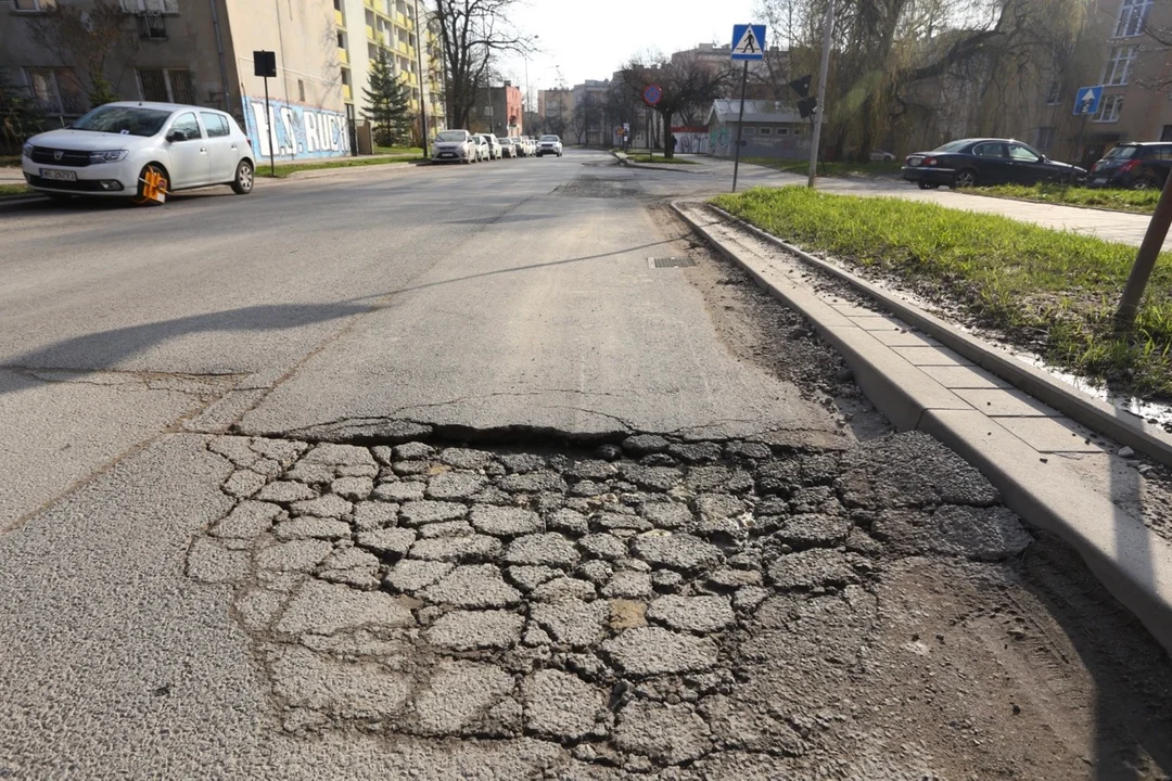 Koniec z kwiatami w dziurach. Boya-Żeleńskiego będzie znów remontowana