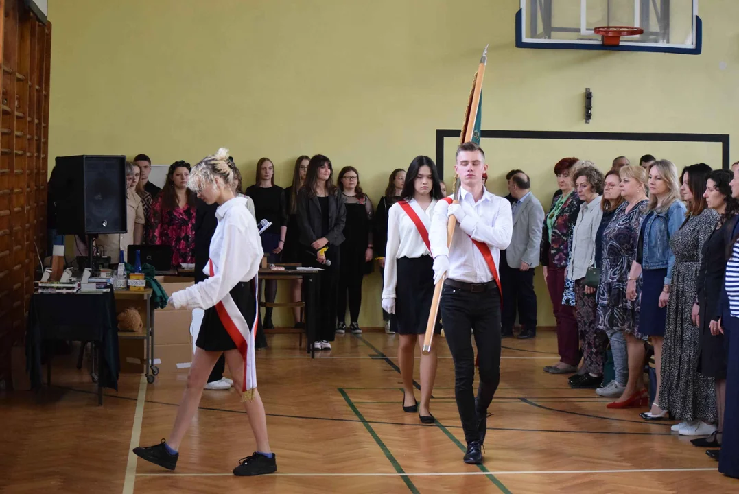 Zespół Szkół Rzemiosła w Łodzi pożegnał maturzystów. To były chwile pełne wzruszeń