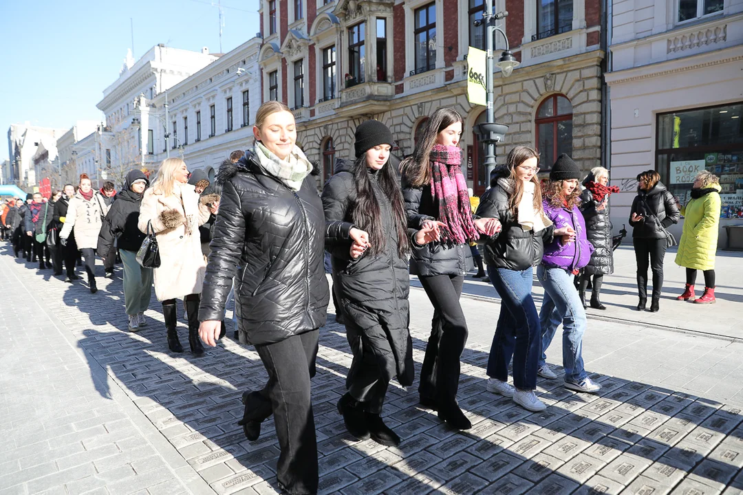 Polonez dla Łodzi. Maturzyści zatańczyli na Piotrkowskiej