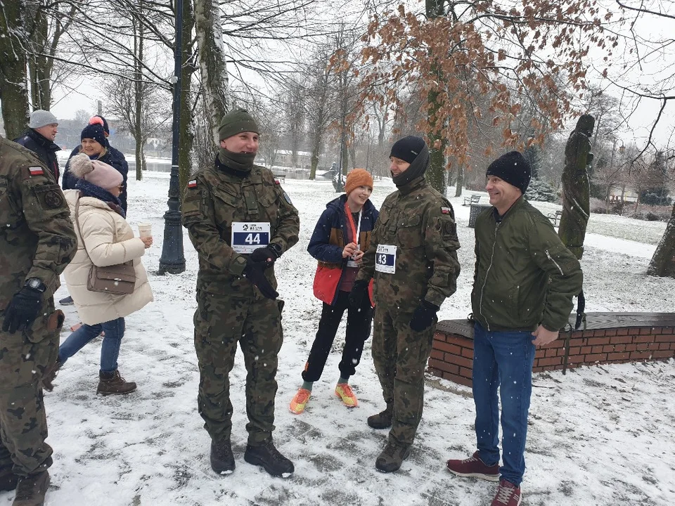 Bieg Tropem Wilczym w Zgierzu. Mimo kiepskiej pogody było naprawdę gorąco