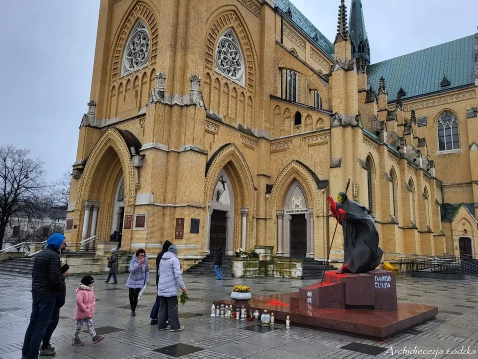 Marsz papieski w Łodzi. Setki łodzian ruszyło ulicami miasta [zdjęcia]