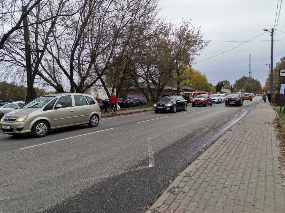 Dzień Wszystkich Świętych na cmentarzu komunalnym w Zgierzu