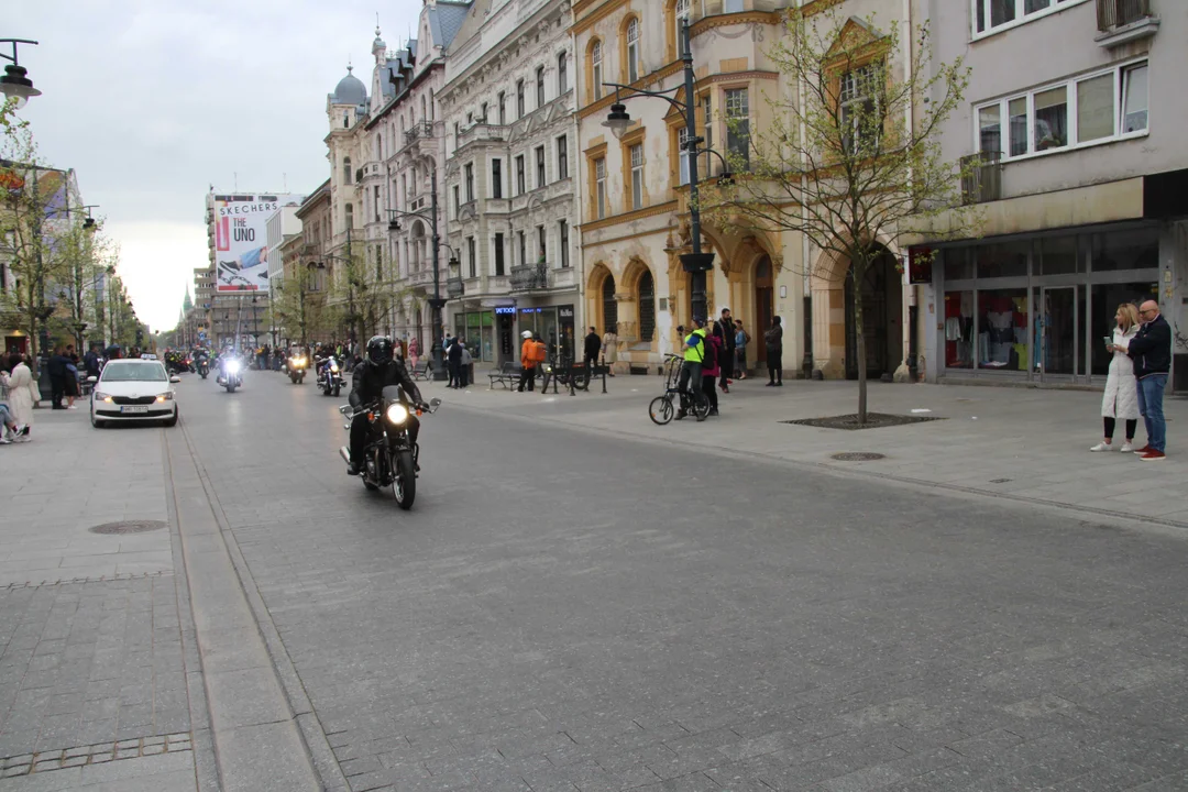 Wielka parada motocyklowa na ulicy Piotrkowskiej w Łodzi