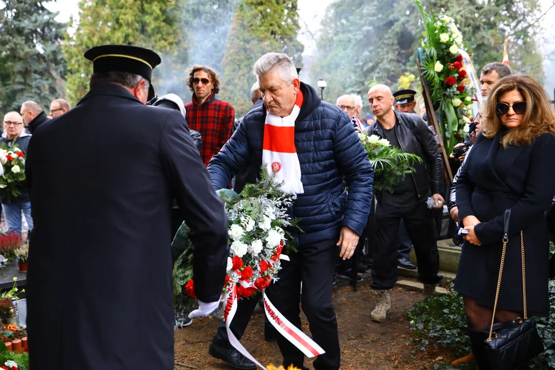 Pogrzeb Igora Sypniewskiego w Łodzi. Kibicie żegnali wychowanka ŁKS-u.