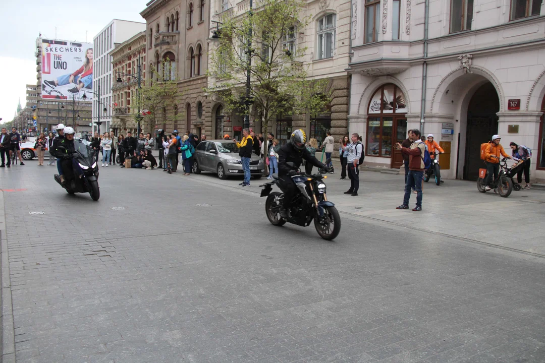 Wielka parada motocyklowa na ulicy Piotrkowskiej w Łodzi