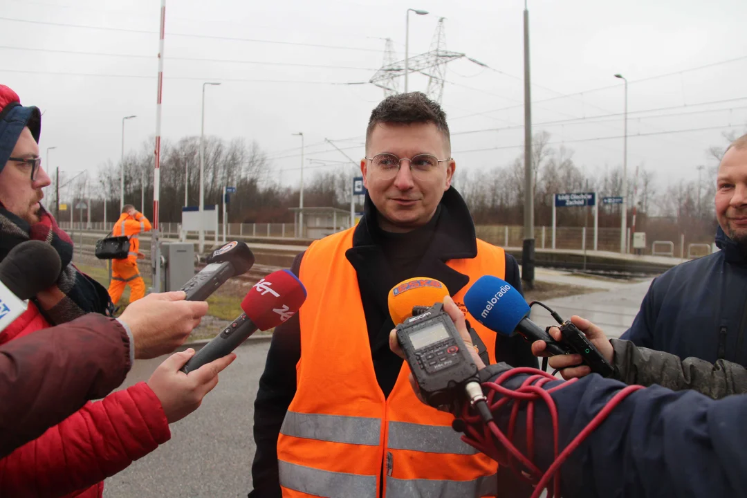 Wyłamanie rogatki na przejeździe kolejowym przy przystanku Łódź Olechów Zachód