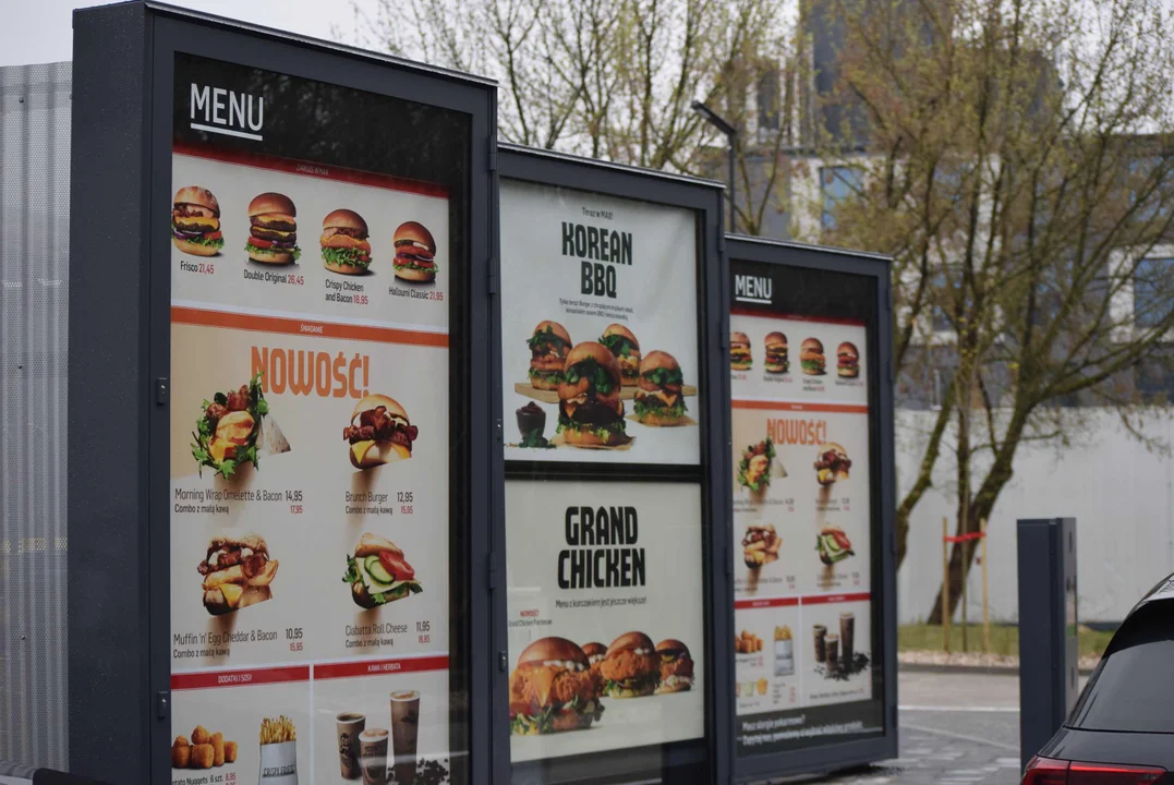 Tłumy łodzian na otwarciu restauracji MAX Premium Burgers. Tego jeszcze w Łodzi nie było [ZOBACZ ZDJĘCIA]