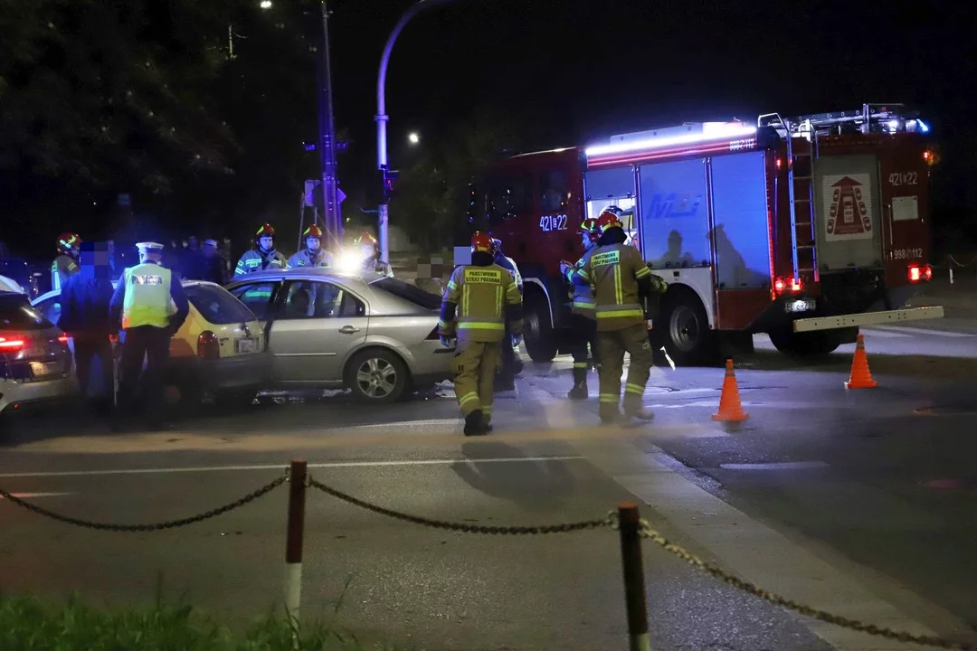 Zderzenie dwóch osobówek na ul. Troczewskiego w Kutnie