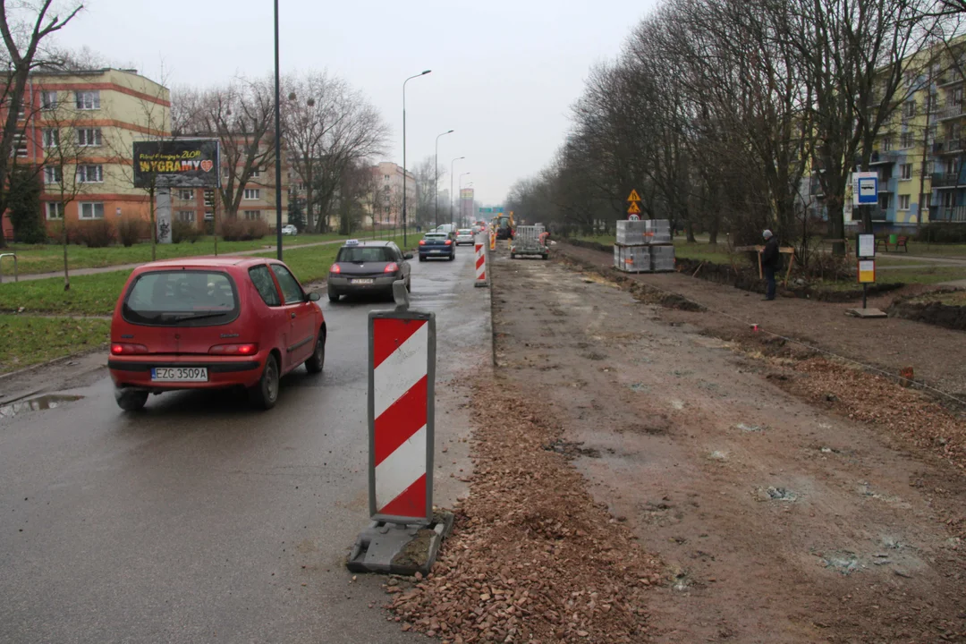 Utrudnienia dla pieszych i podróżnych MPK Łódź na Lutomierskiej