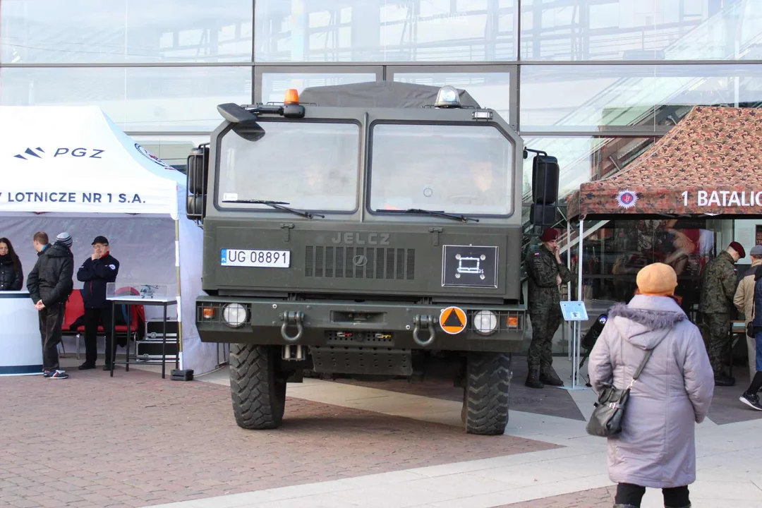 Święto Niepodległości przed Manufakturą