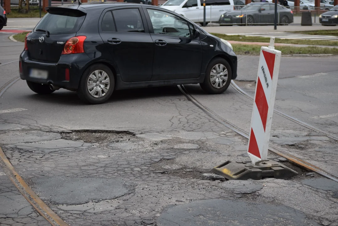 Niebezpieczne skrzyżowanie na alei Politechniki