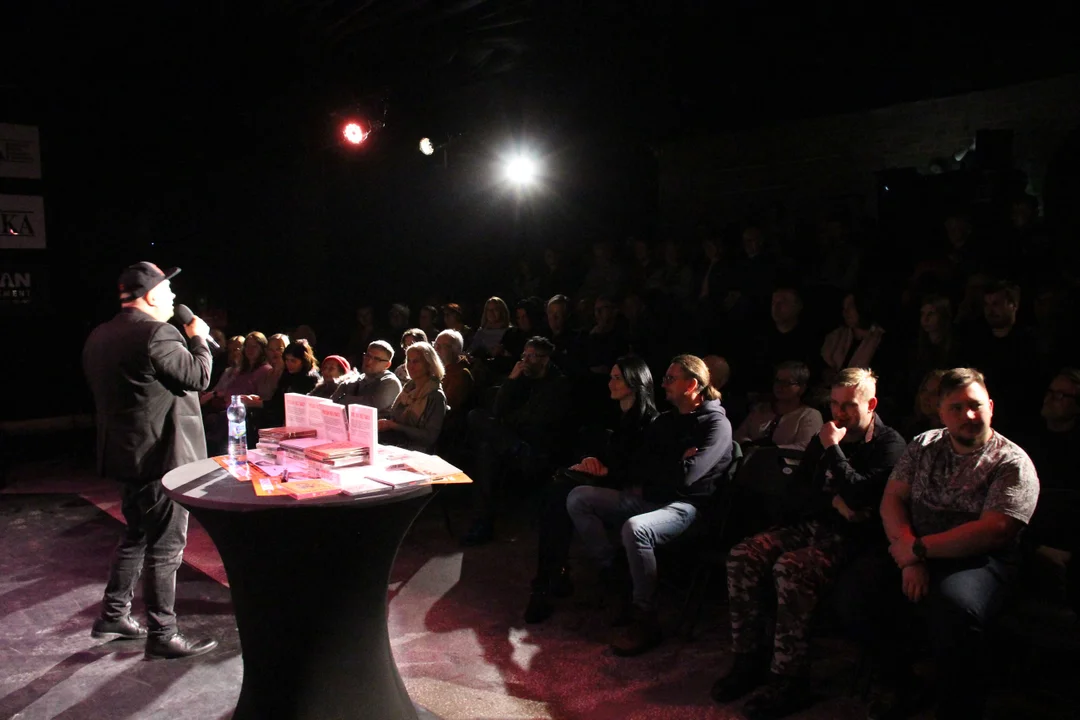 Stand-up „Skiba na ostro i na wesoło” w Teatrze Komedii Impro w OFF Piotrkowska