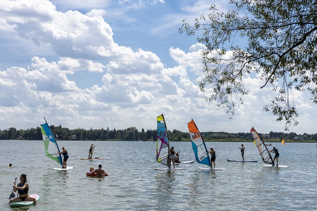 Lekcje windsurfingu na Jeziorze Kierskim