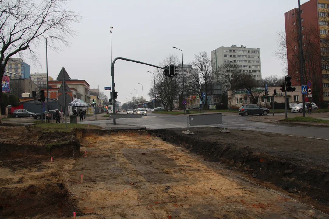 Utrudnienia dla pieszych i podróżnych MPK Łódź na Lutomierskiej