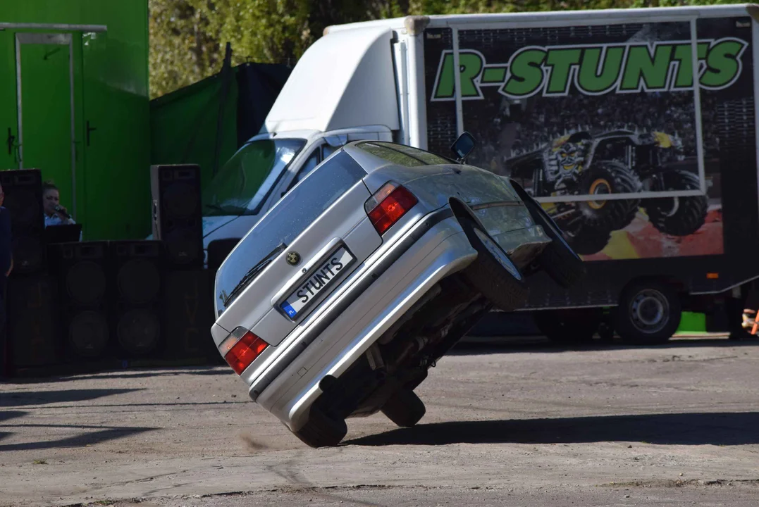 Giganty na czterech kołach zrobiły duże show! Widowiskowy pokaz monster trucków