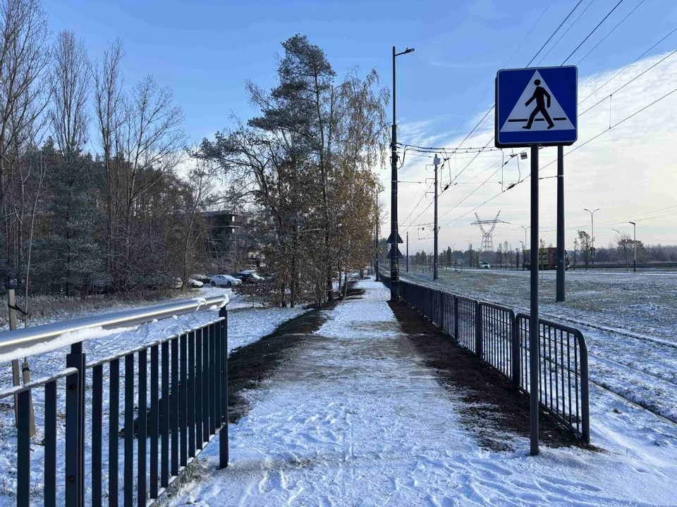 Nowy chodnik prowadzący do przystanku MPK na Olechowie gotowy