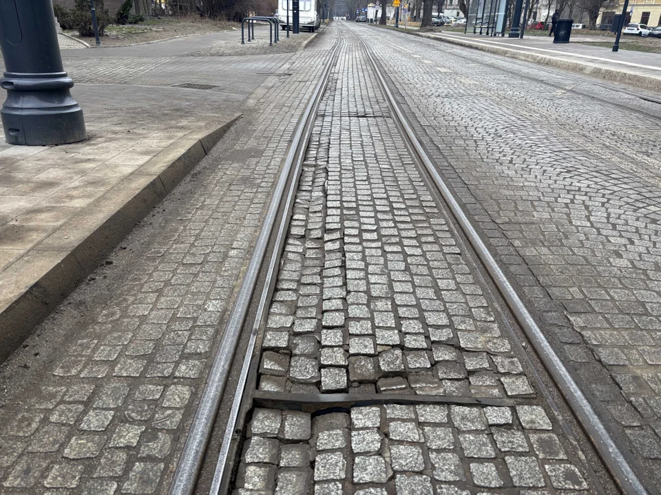 Nowa kostka na ulicy Cmentarnej już do naprawy