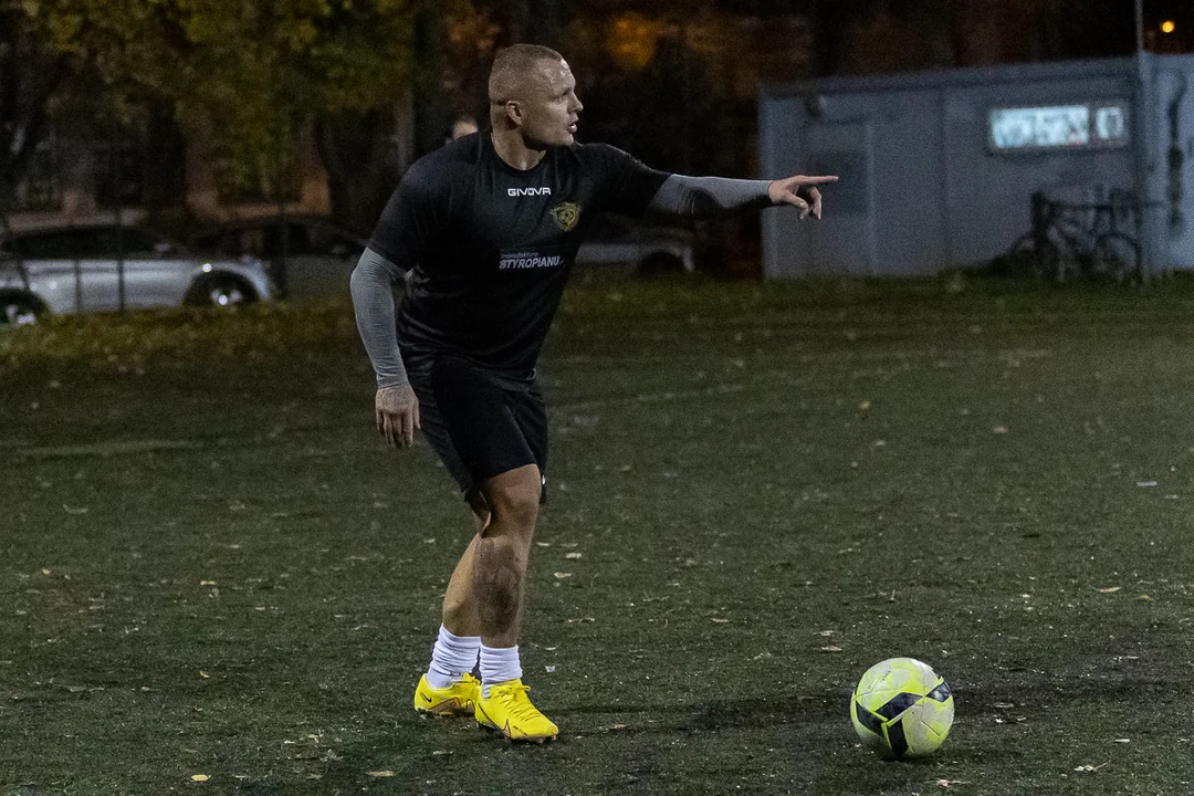 Duże emocje w spotkaniu AGKS 2 oraz FC Farselona w rozgrywkach Playareny