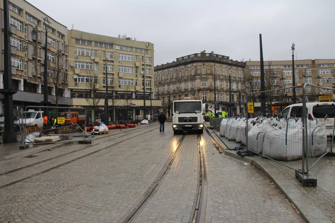 Plac Wolności w Łodzi wciąż placem budowy