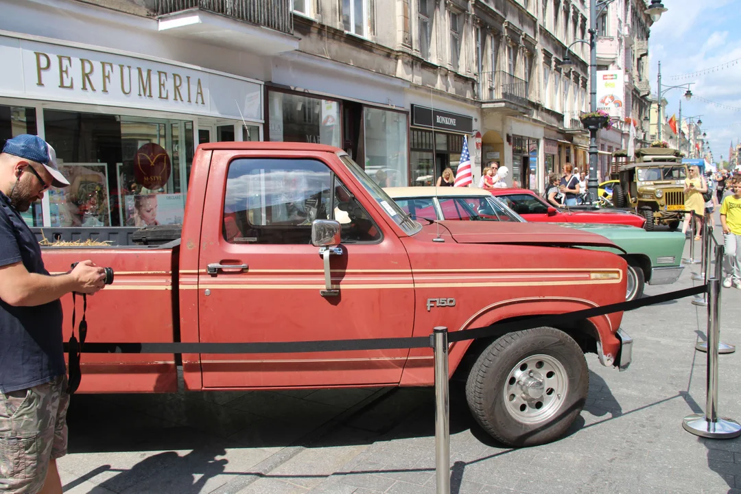 Wystawa motoryzacyjnych klasyków na Piotrkowskiej