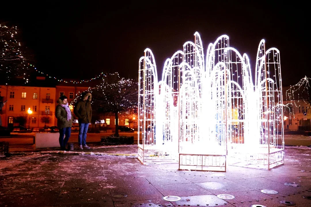 Tak świąteczne iluminacje i wigilia miejska wyglądały w minionym roku (2021)