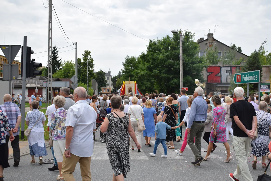 procesja Bożego Ciała w parafii Matki Bożej Dobrej Rady w Zgierzu