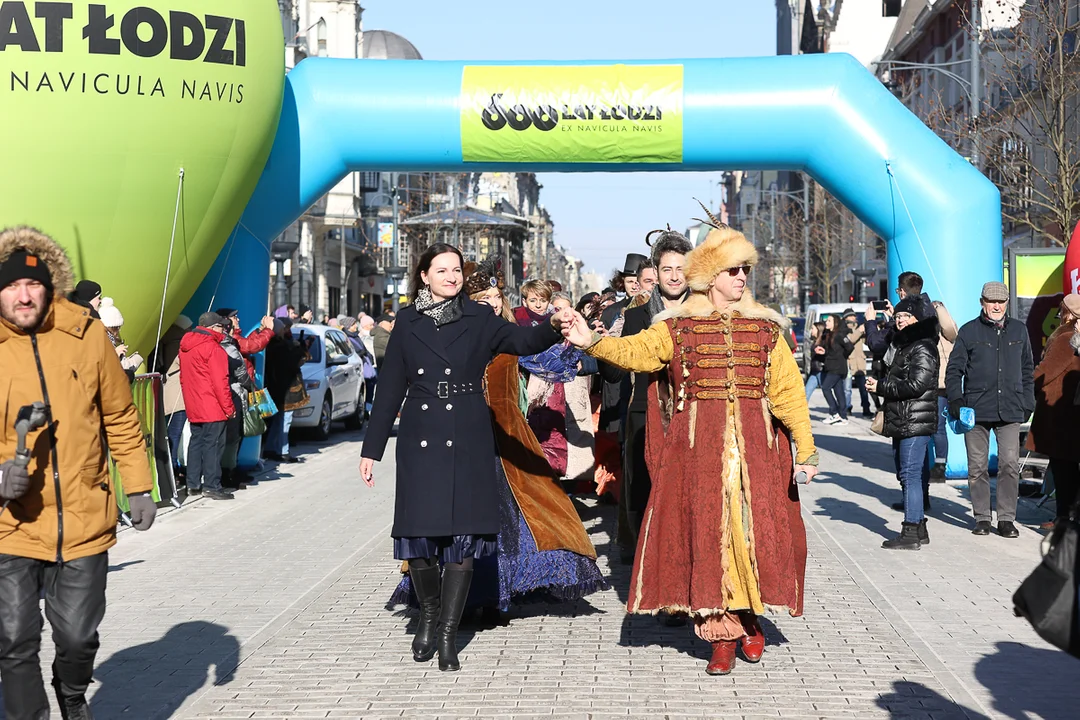 Polonez dla Łodzi. Maturzyści zatańczyli na Piotrkowskiej