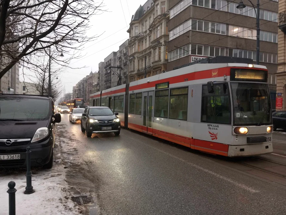 Akcja służb ratunkowych na Piotrkowskiej Centrum w Łodzi