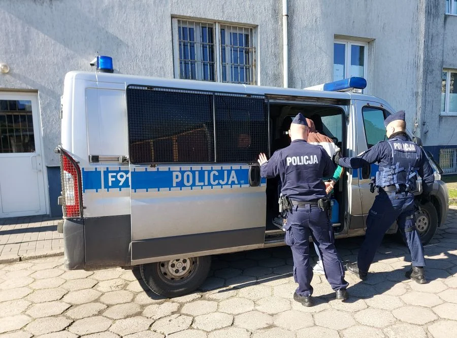 Przemyt imigrantów udaremniony na autostradzie. Próbowali dostać się do Niemiec [FOTO] - Zdjęcie główne