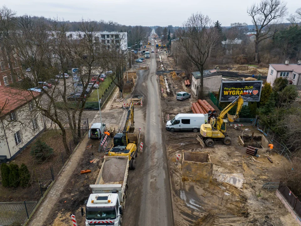 Przebudowa torowiska na trasie Konstantynów Łódzki - Łódź. Już w lipcu mają wrócić tutaj tramwaje MPK Łódź. Na jakim etapie są prace? [ZDJĘCIA] - Zdjęcie główne