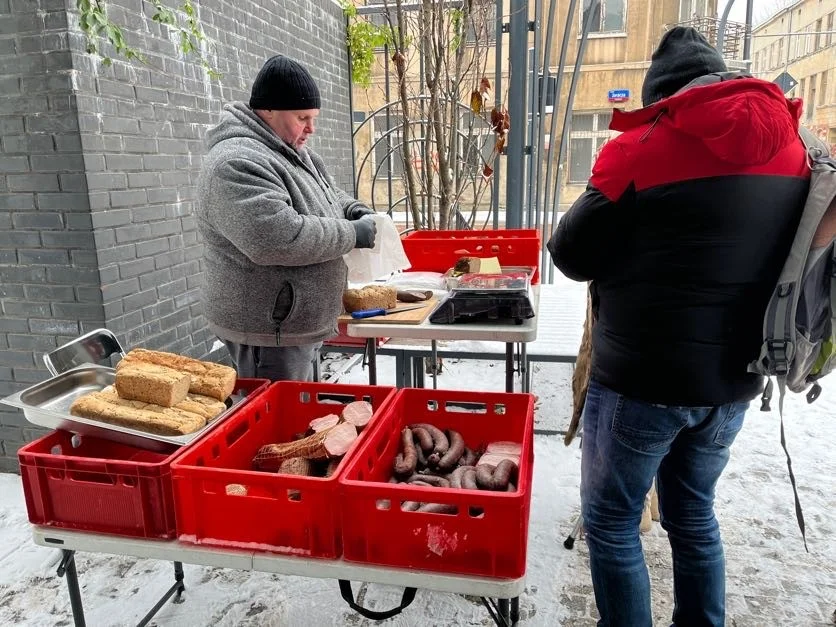 Sobotni kiermasz na Targu Jaracza. Kupisz tu rękodzieło, warzywa i wiele innych. Pojawili się nowi wystawcy! - Zdjęcie główne