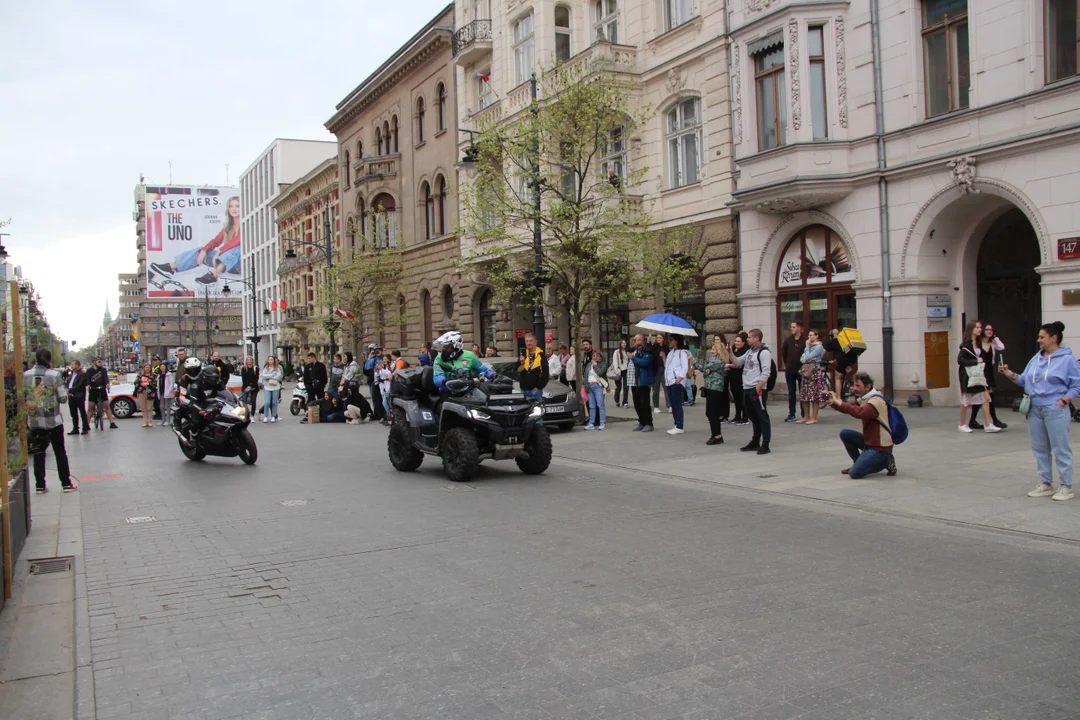 Wielka parada motocyklowa na ulicy Piotrkowskiej w Łodzi