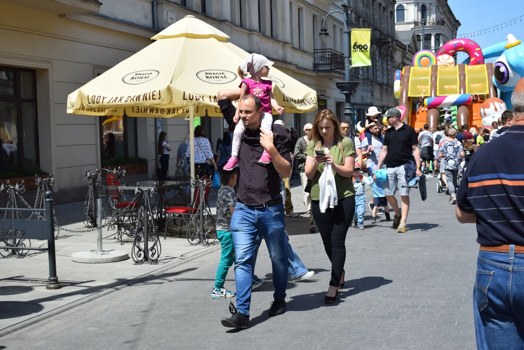 Miejski dzień dziecka w Łodzi. Dzieci przejęły Piotrkowską